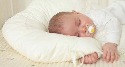 Baby & Mama Umarmungskissen – Endlich ruhig schlafen & Koliken lindern