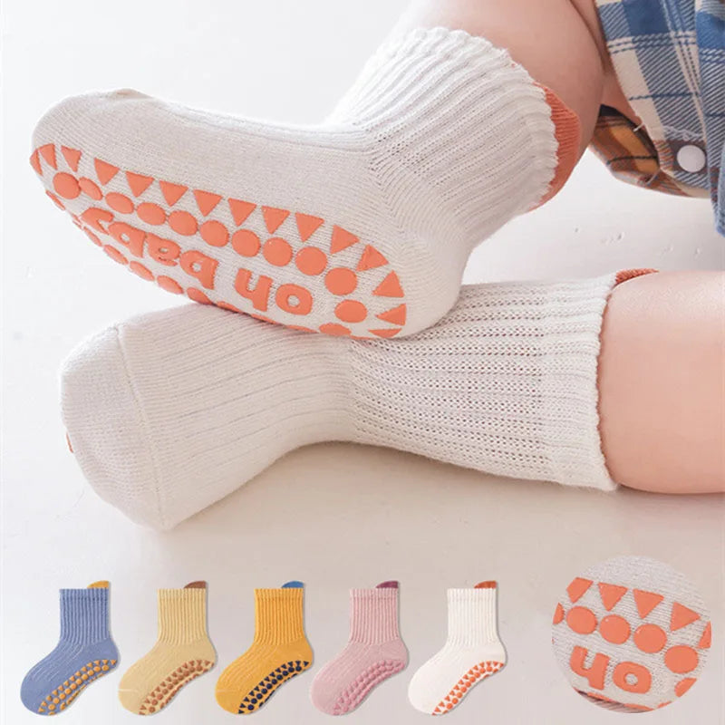 3 Paar Anti-Rutsch Baby-Socken aus Baumwolle mit Gummigriff (0-6 Jahre)